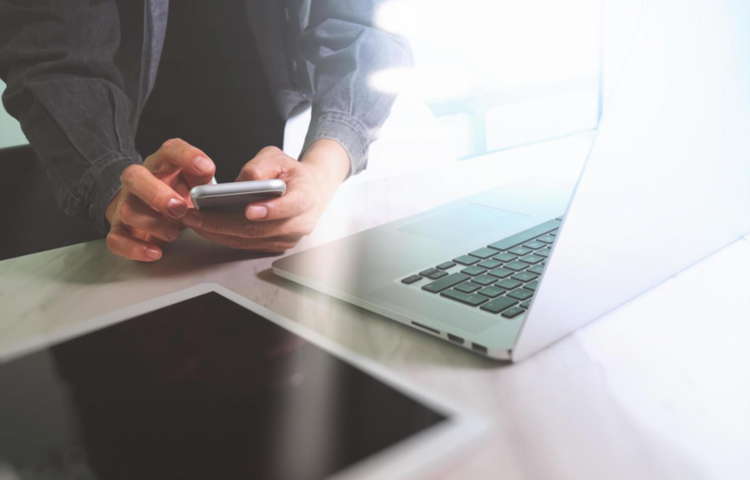Mobile app performance analytics and optimization tools